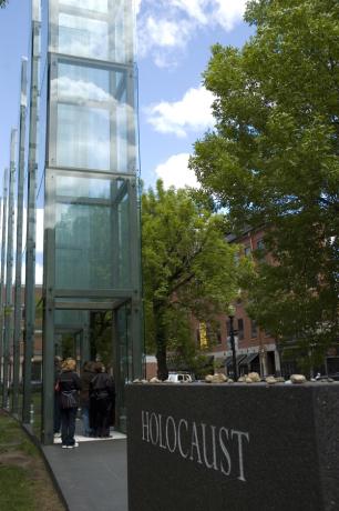 102-New_England_Holocaust_Memorial