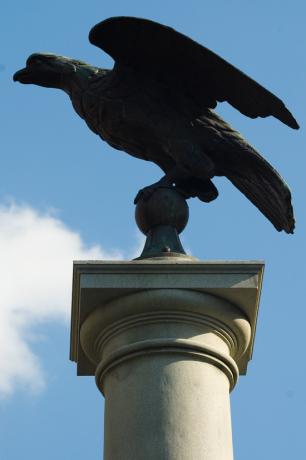 63-beacon_hill_eagle_monument-3